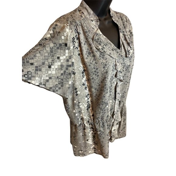 Covington Gray Patterned Ruffle Front Short Sleeved Blouse Sz L - Picture 2 of 7
